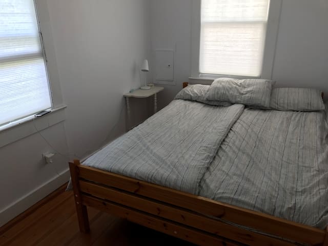 First bedroom - Queen bed, ceiling fan