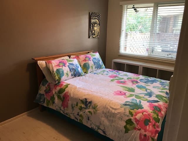 The Urban Farmer Blue Mountains - Homestay - Bed 1