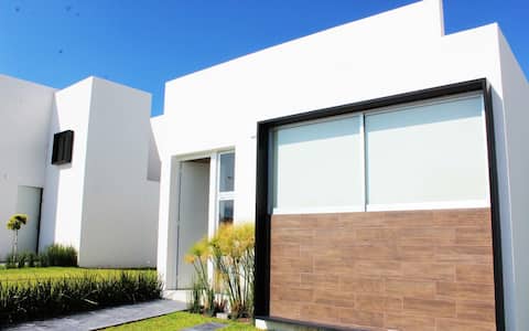 Bonita casa 4 p. C/ alberca común (SERVICIOS INCL)