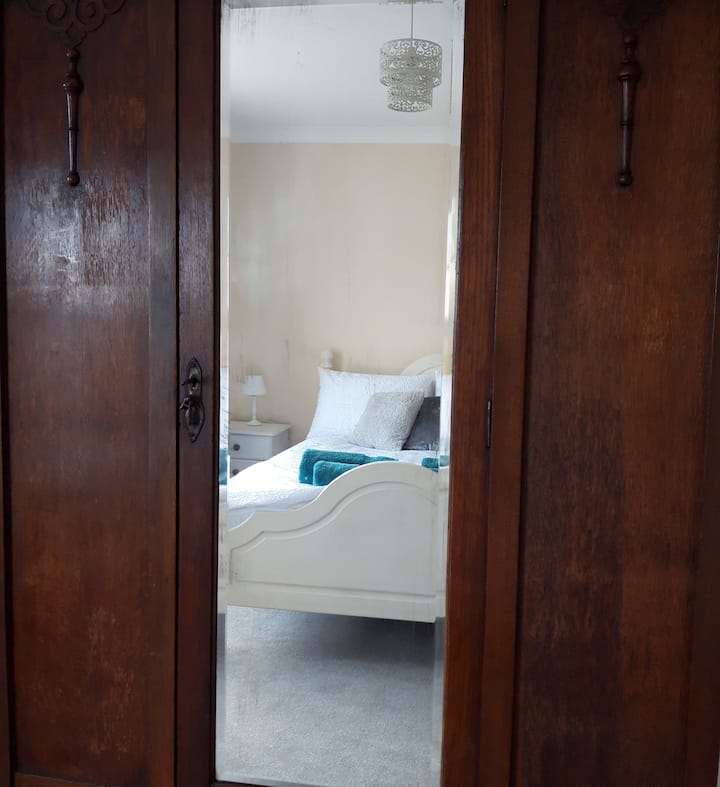 
Დატკბით მთავარი საძინებლიდან ზღვის ხედით.