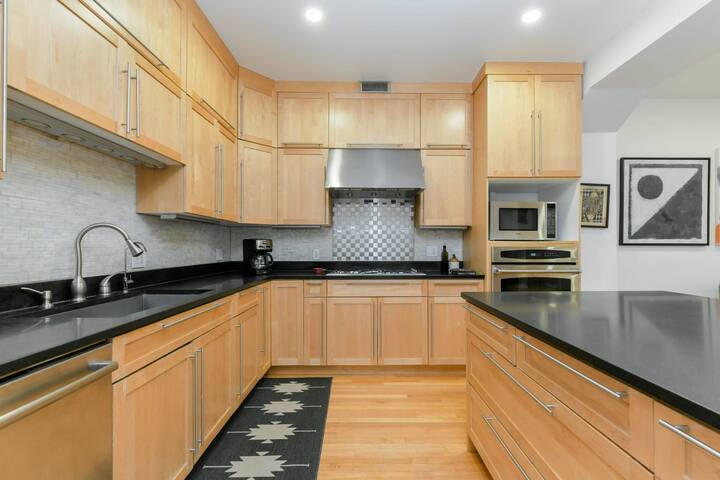 Downtown Crossing, Large Lofted Condo, Location! gallery image 2