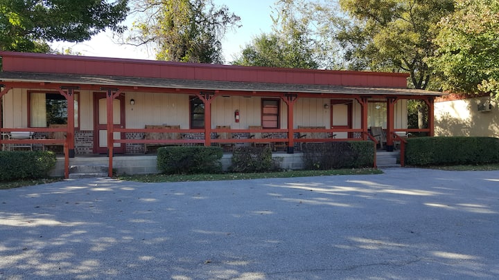 Two Bedroom Cabin At A Kimberling City, Mo. Resort - Kimberling City, MO