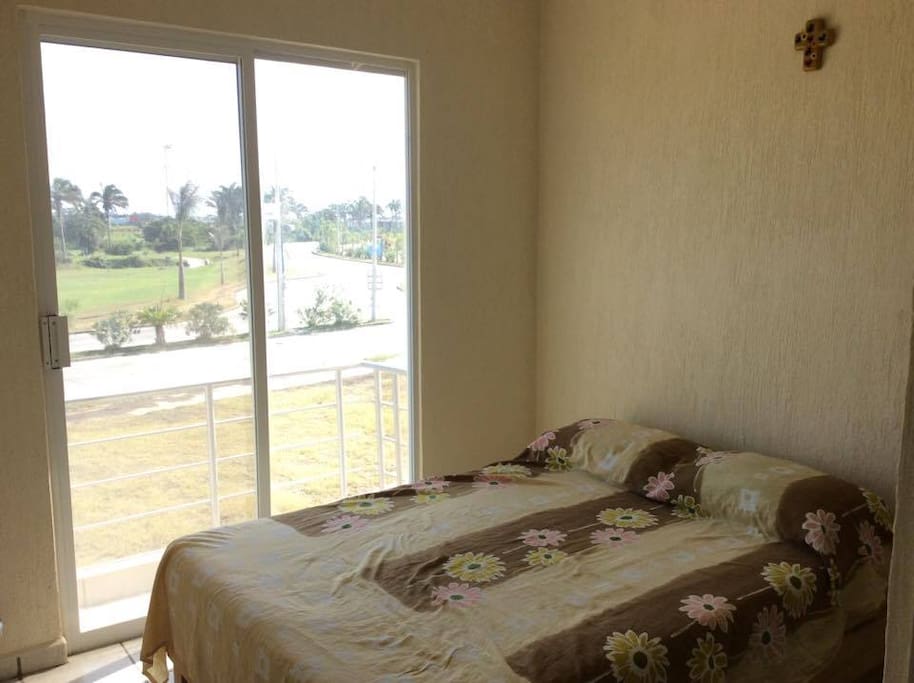 Recámara secundaria // Secondary bedroom