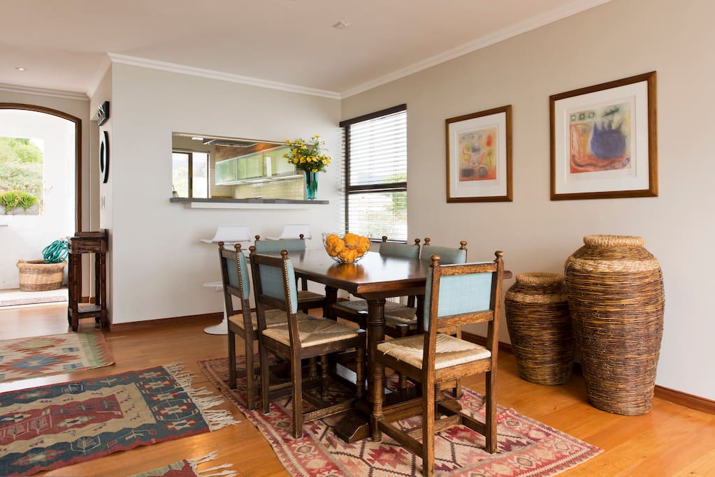 Entrance door and integrated kitchen to dining area.