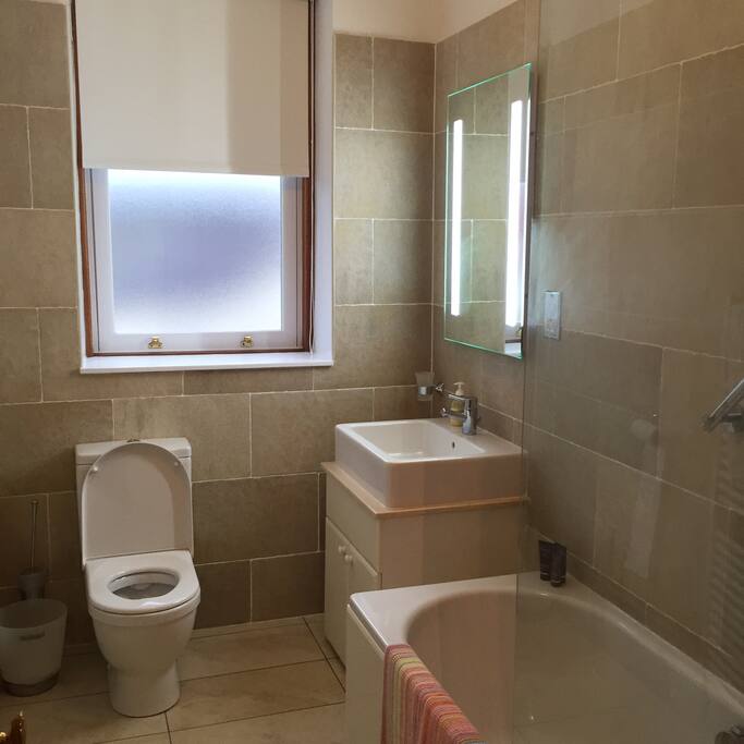 Shower/Bathroom