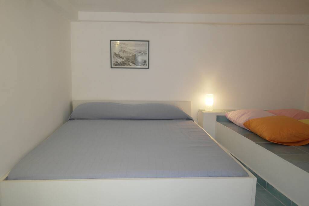 Letto matrimoniale Queen Size e camera da letto.