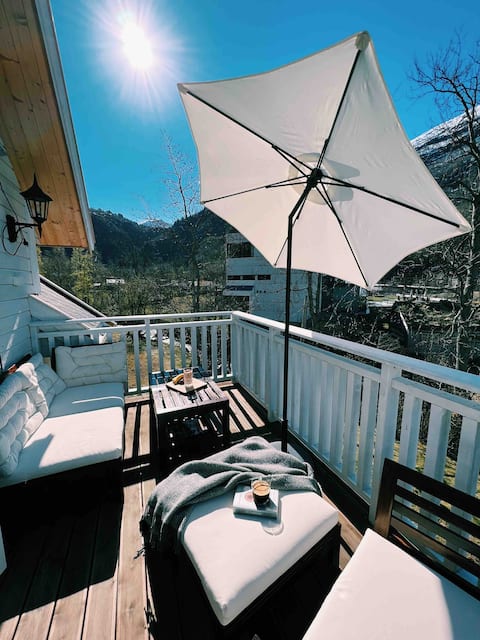 Top Airbnb: New, modern apartment in the heart of Geiranger in Stranda