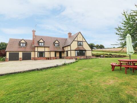 Tudor Style Holiday Home in Aughrim, Wicklow