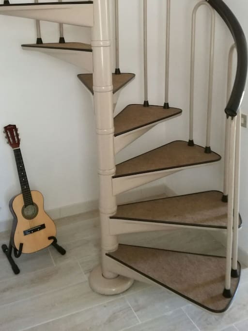 indipendent guest flat stairs