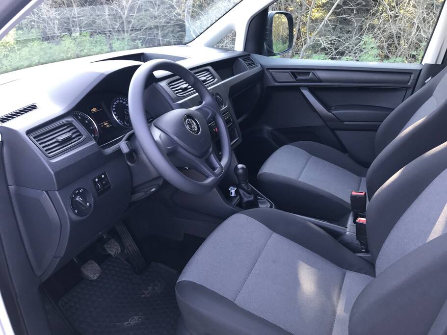 Interior Bluetooth/USB/AUX equipped radio on board