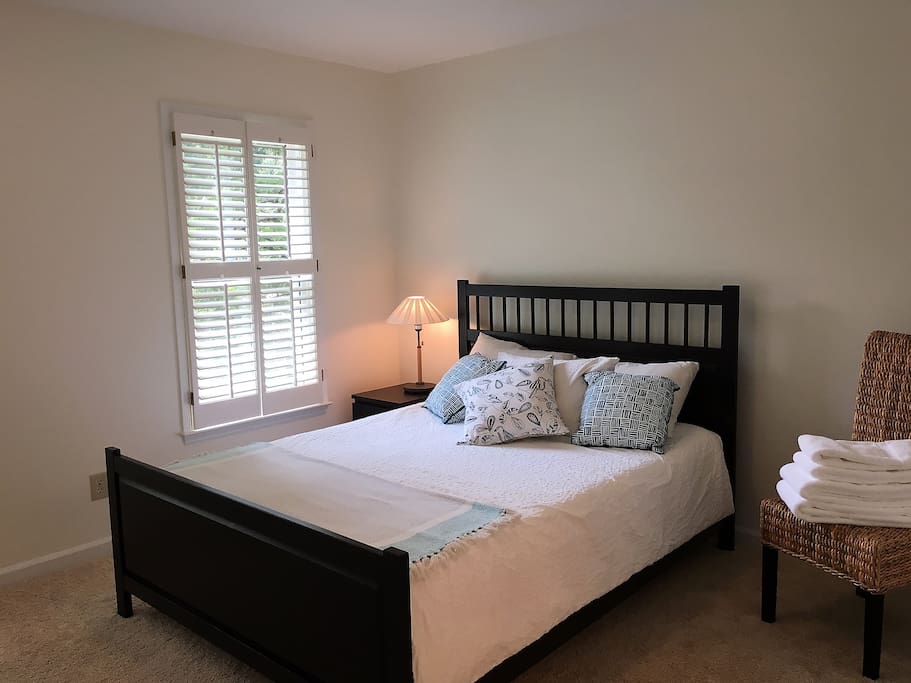 Guest bedroom with comfortable queen bed
