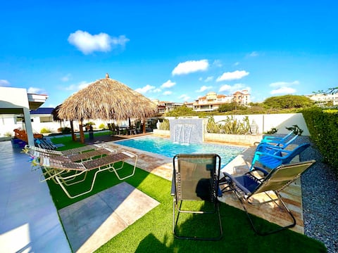 Villa 5 minutes from the beach, pool, backyard