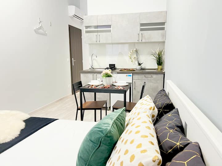 The Budapest Center Getaway @Gozsdu Iii. +Netflix - Budapest