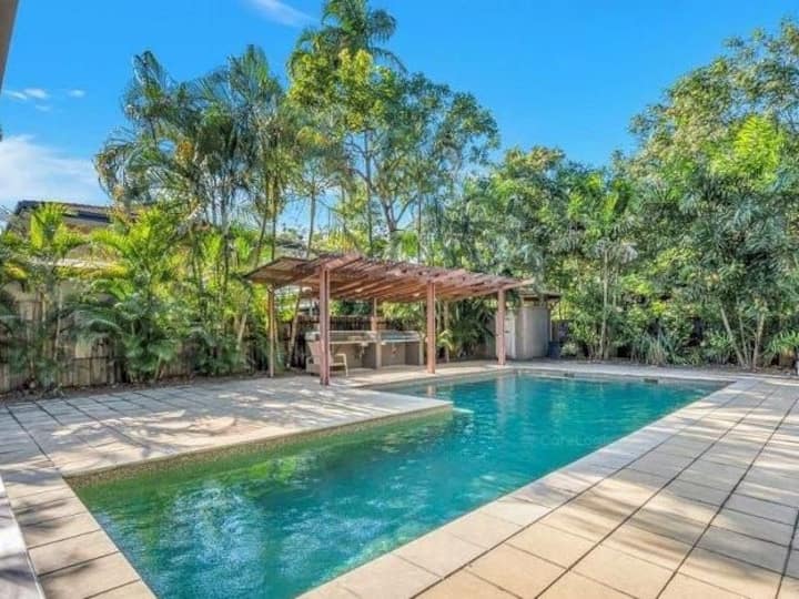 Lovely private room and bathroom with outdoor pool - Apartments for Rent in Parramatta Park ...