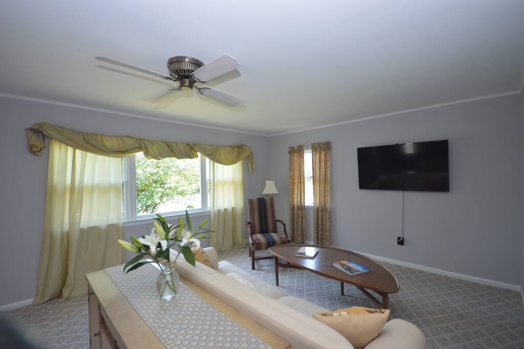 Another view of the Livingroom with a 55 inch Flatscreen Smart TV