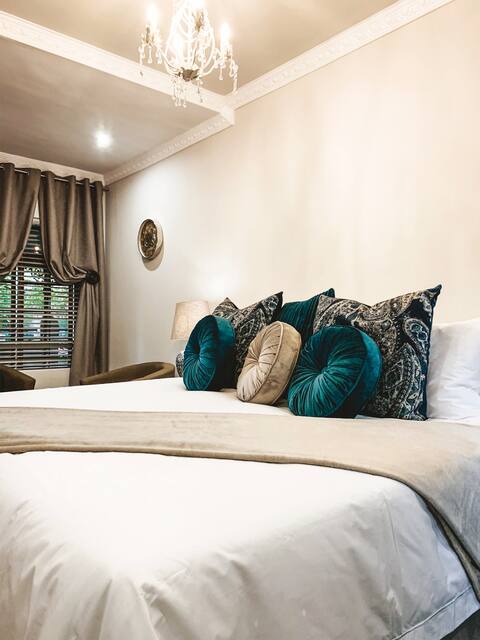 Danlee Overnight Accommodation - Luxury Room