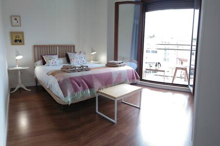 Piso/parking/piscina/aire acon(25m. Puente Romano)