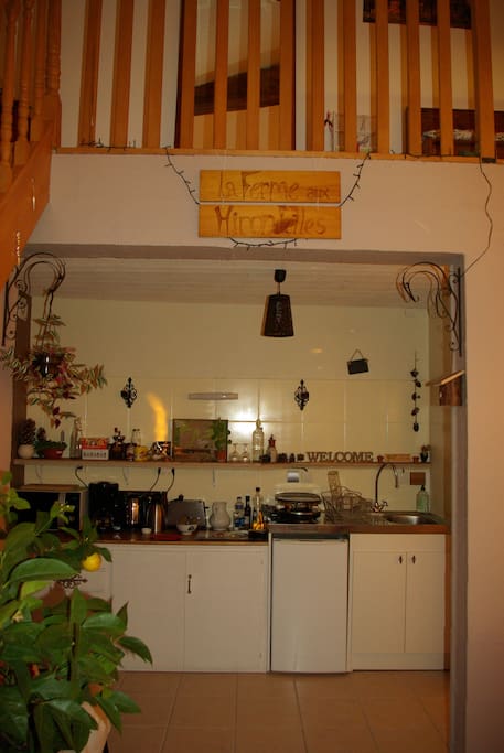 Cuisine attenante à la salle à manger