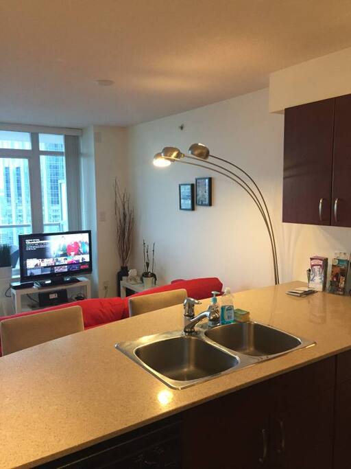 36 inch HD TV including Netflix, elegant decor, breakfast bar
