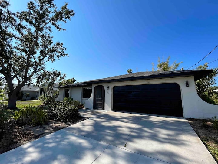 heated Pool, Cozy 2 Bed2 Bath House, Pet Friendly Bungalows for Rent