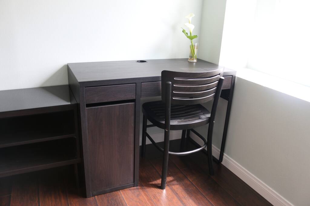 Room 01 - Desk