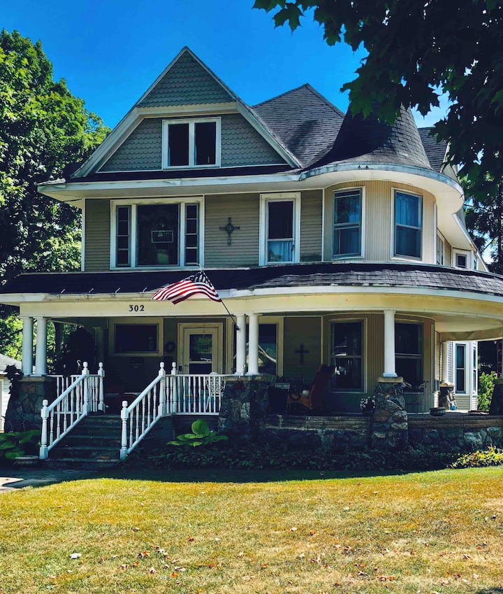 Mrs Kelly’s B&B Historical Victorian House Houses for Rent in Cassopolis, Michigan, United