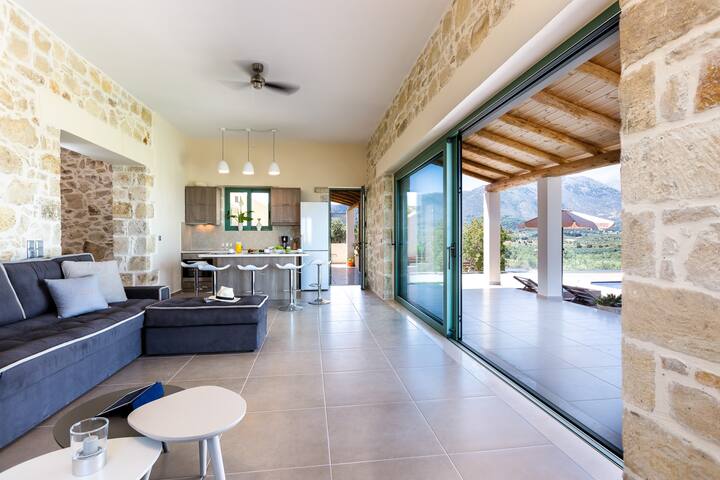 Villa Sugar- 2 km from the beach! gallery image 4