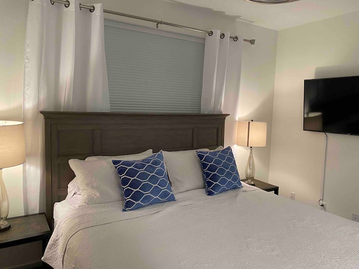 Დიდი ზომის საწოლი ბალიშის უამრავი არჩევანით