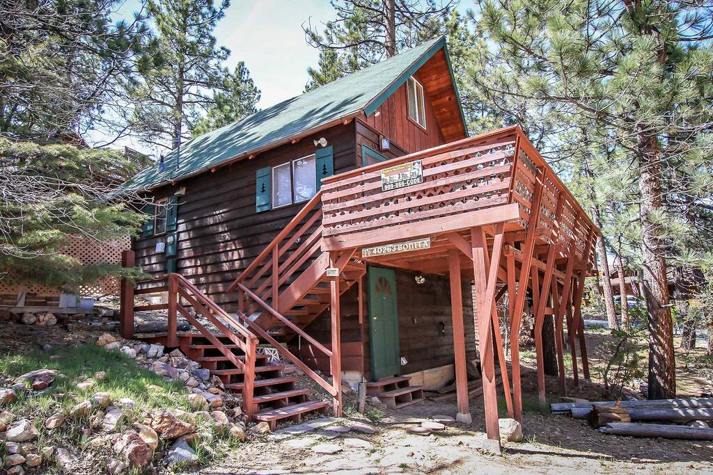 Building,Cabin,Shelter,Shack,Yard