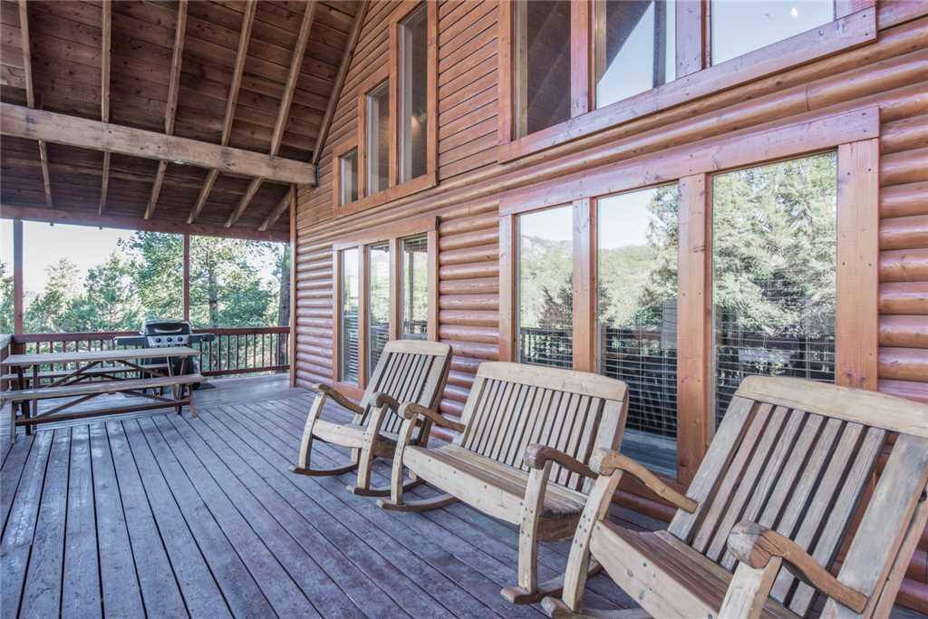 Wine "N" Pines is nestled in among the tall pine trees, making it the perfect mountain getaway.