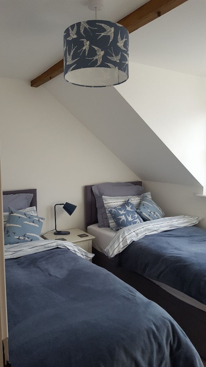 Dormitorio doble con fabulosas vistas al campo abierto y soleado