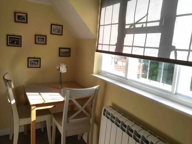 Perfectly located small flat in the downtown