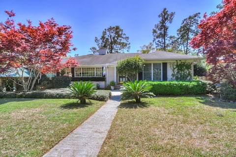 Successful Airbnb property: Augusta charm 1.7 miles to Masters Tournament in Augusta