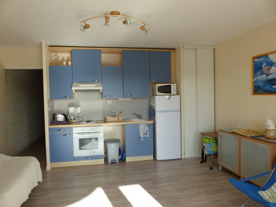 Salon et coin cuisine