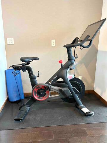 Luxury Penthouse! 2 Bed / 2 Bath + Private Balcony gallery image 3