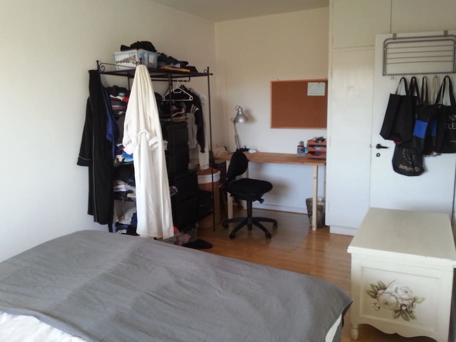 The bedroom seen from the window side