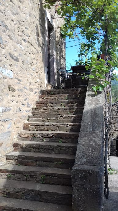 l'escalier d’accès au premier étage