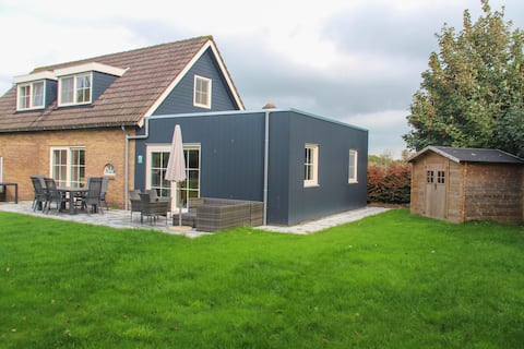 Popular Airbnb listing: Texel. 7-person vacation home Ekster in De Koog