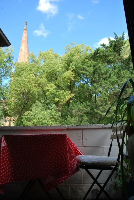 Enjoy breakfast on the balcony.
