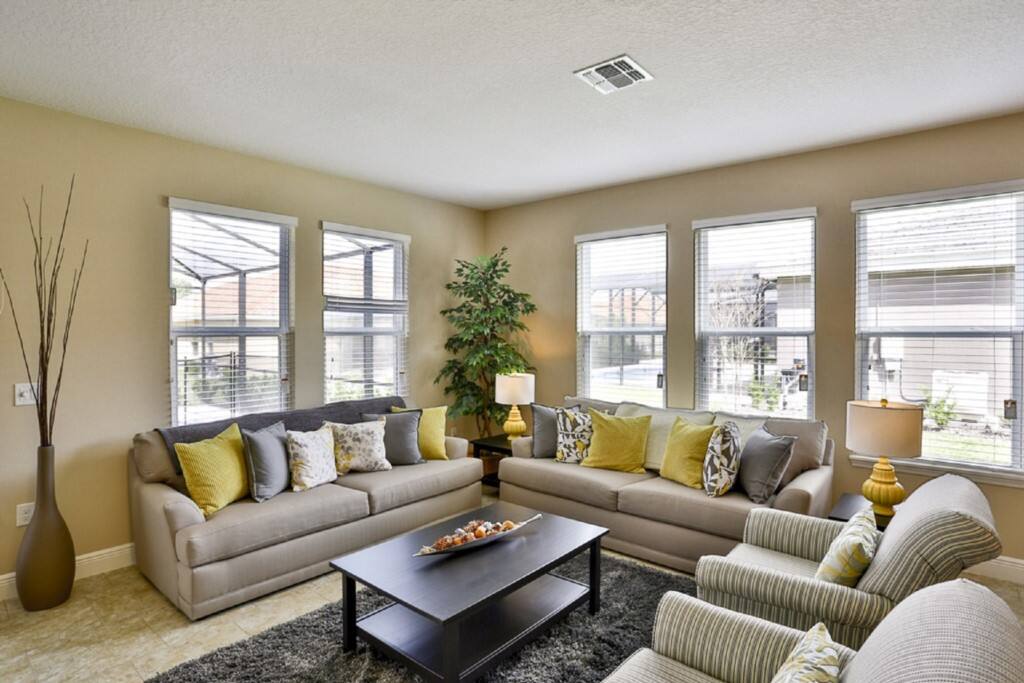 Couch,Furniture,Indoors,Living Room,Room