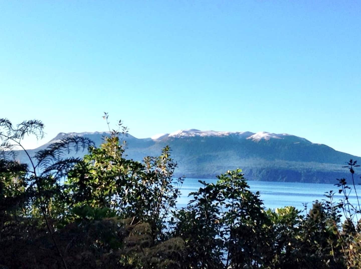 Te Miro Lakeside Cottage.  Lake Tarawera. Rotorua. 4