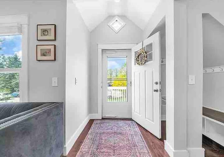 Lansing Luxury (Plush 3bd Next To Golf Course) - East Lansing, MI