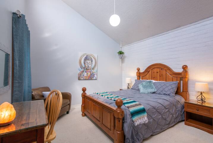 Exquisite Sanctuary – walk to Plaza