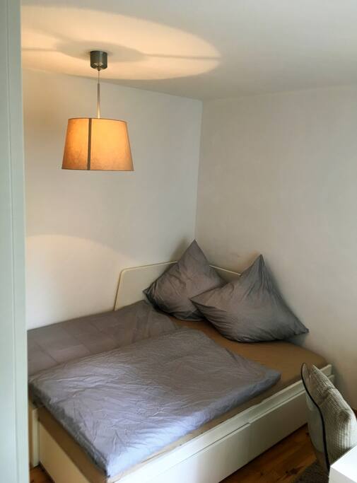 Arbeits- und Schlafzimmer