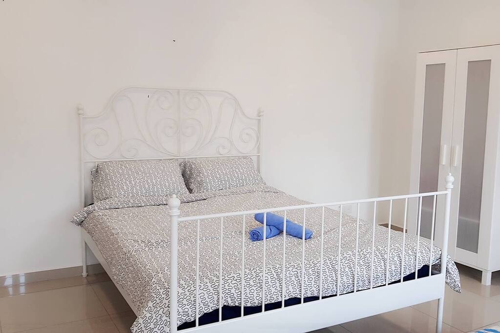 2nd bedroom