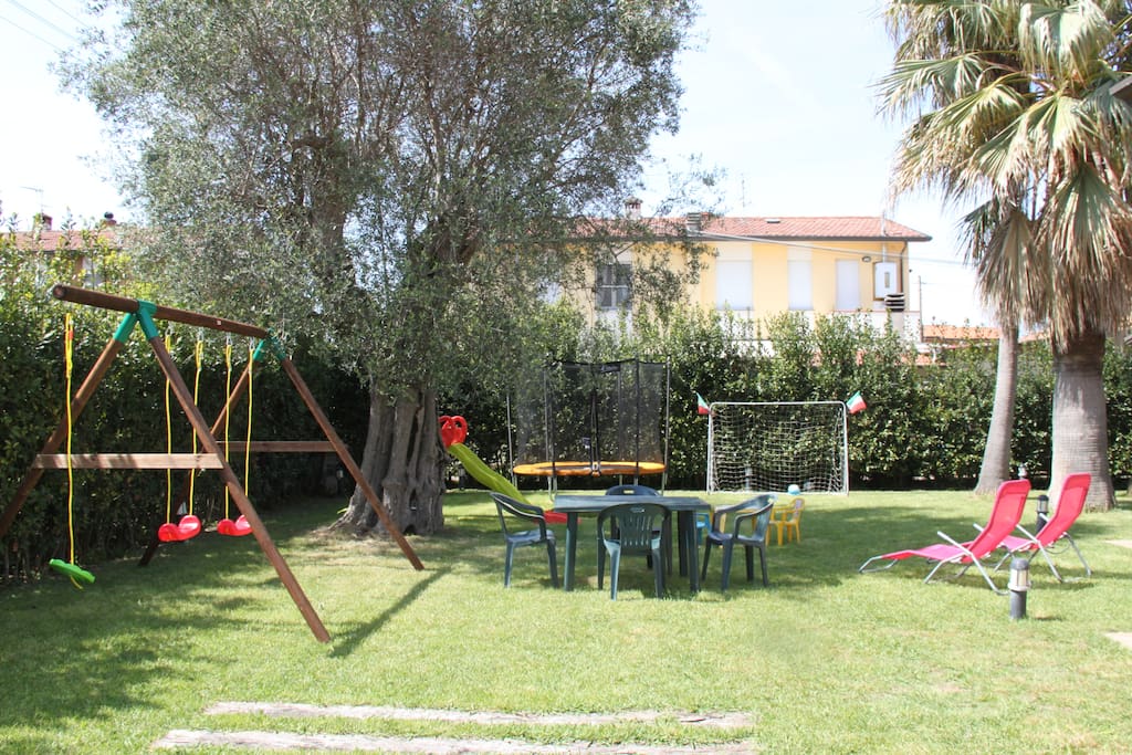 Jardin avec aire de jeux