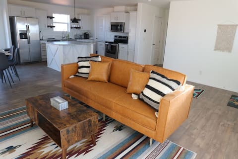 Canyon Comfort - Stylish Digs for Canyon Explorers