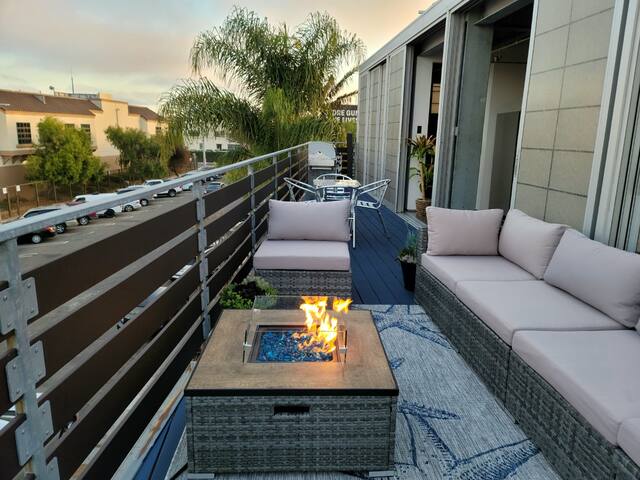 Modern Penthouse in Venice Beach -The Steel Rose- gallery image 4