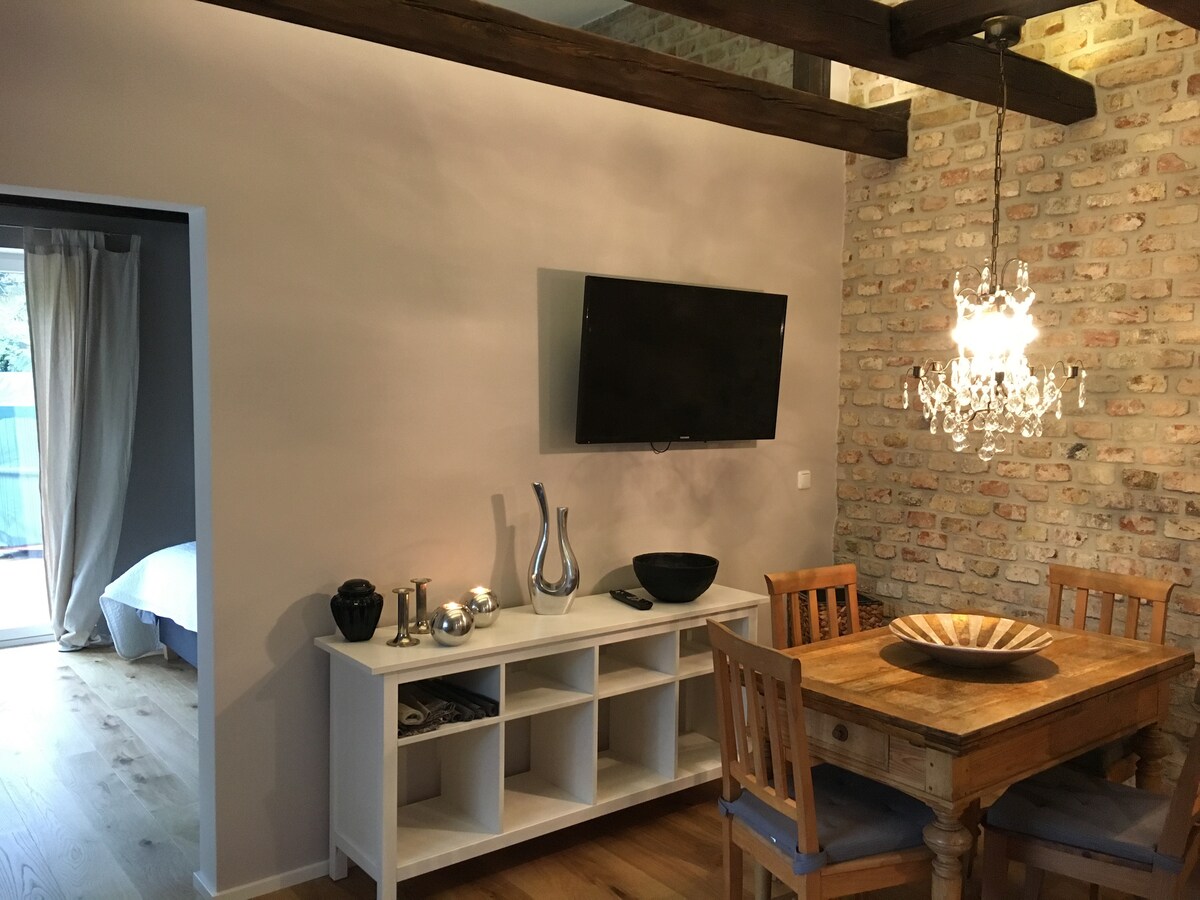 Successful Airbnb property: A gem in the countryside in the heart of the city in Alte Heide   Hirschau