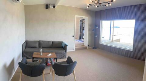 Successful Airbnb property: Cozy solitary cottage with fantastic beach property. in Eksjö